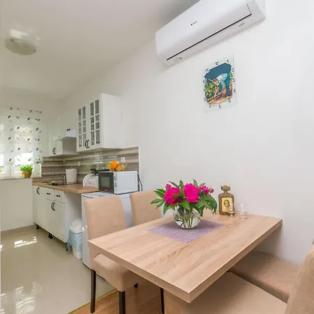 Apartment Iko *